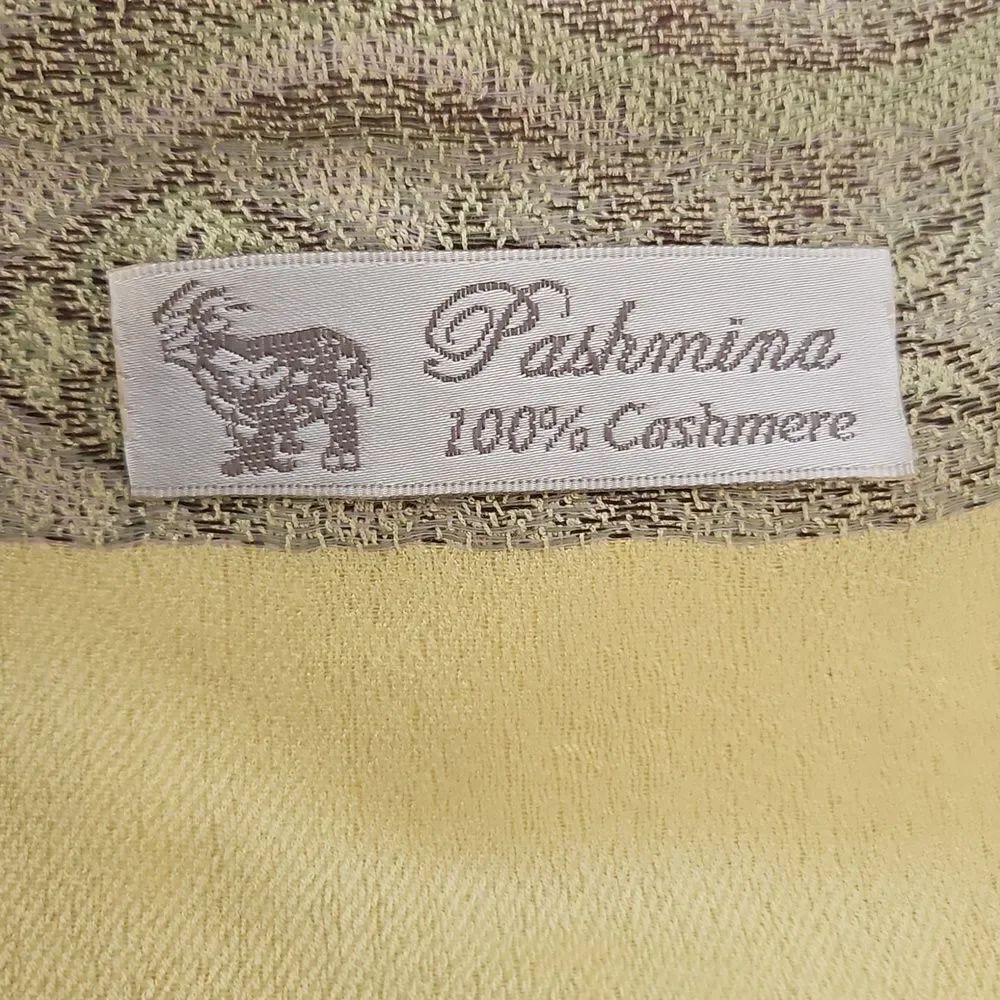HOST PICK🥳 Elegant Yellow and Gray Scarf - Picture 2 of 16